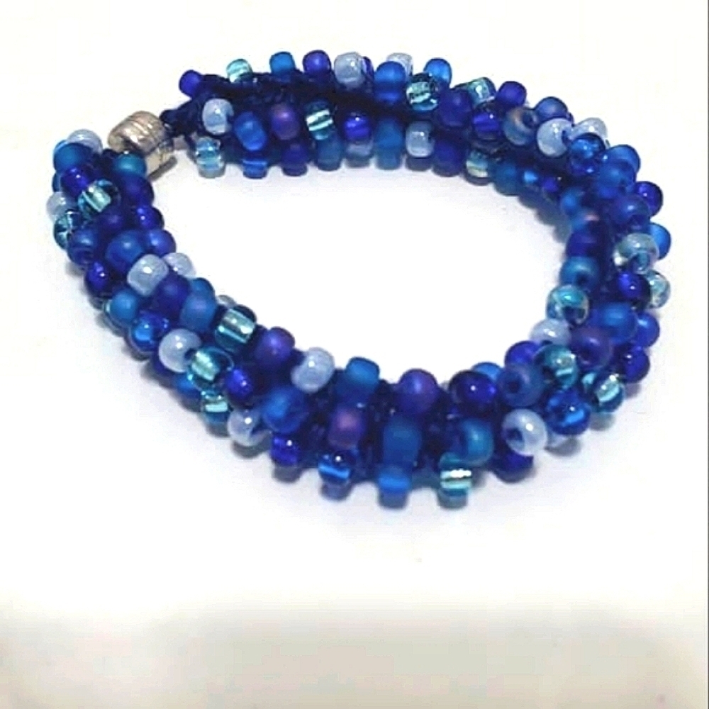 Clustered Colbat Blue Sand Bead Bracelet 🌴